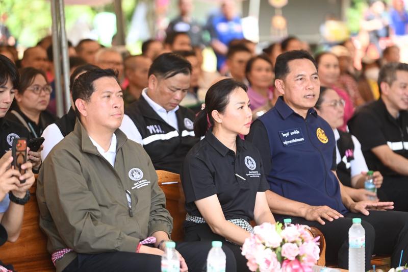 รมว.พม. ลงพื้นที่จ�