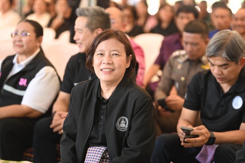 รมว.พม. ลงพื้นที่จ�