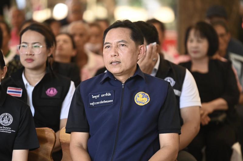 รมว.พม. ลงพื้นที่จ�