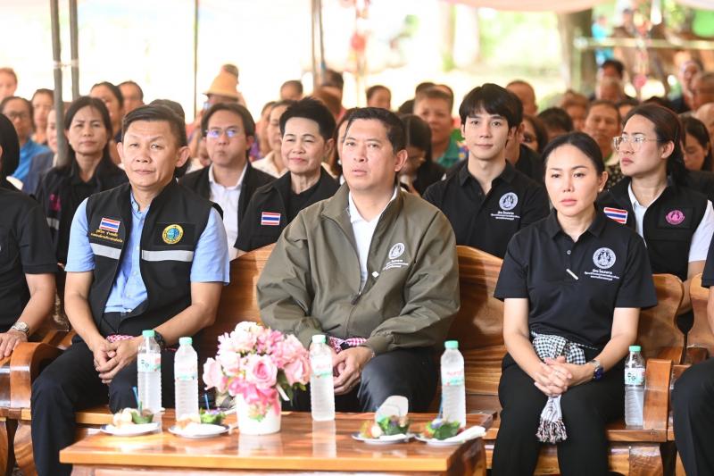 รมว.พม. ลงพื้นที่จ�