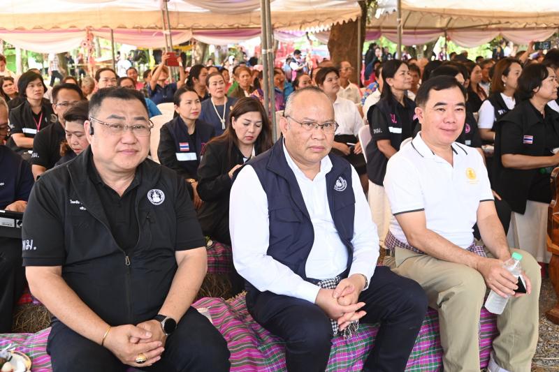รมว.พม. ลงพื้นที่จ�