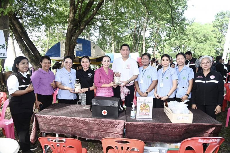 รมว.พม. ลงพื้นที่จ�