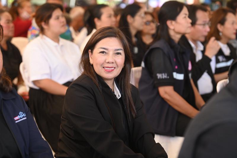 รมว.พม. ลงพื้นที่จ�
