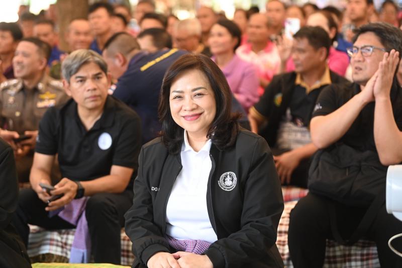รมว.พม. ลงพื้นที่จ�