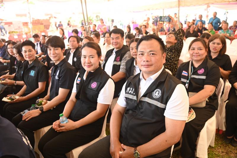 รมว.พม. ลงพื้นที่จ�