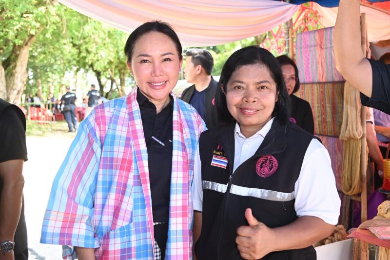 รมว.พม. ลงพื้นที่จ�