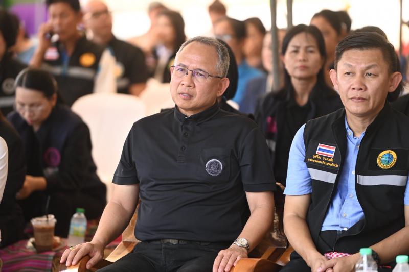 รมว.พม. ลงพื้นที่จ�