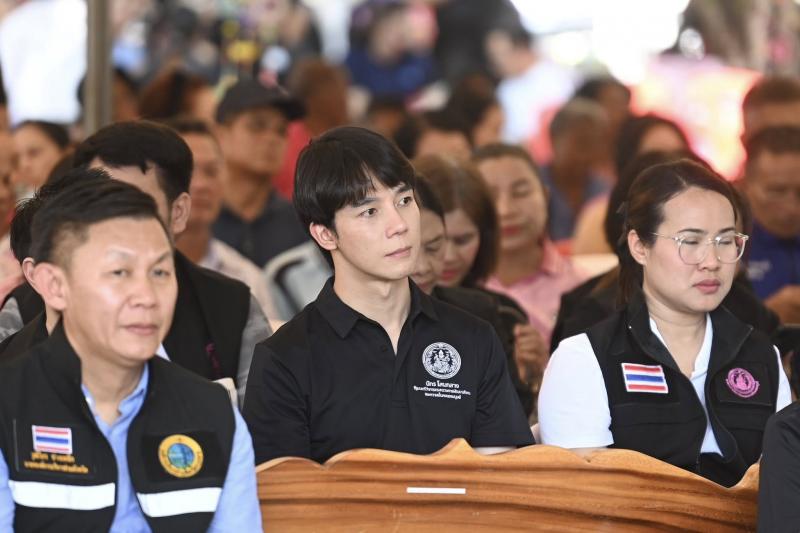 รมว.พม. ลงพื้นที่จ�