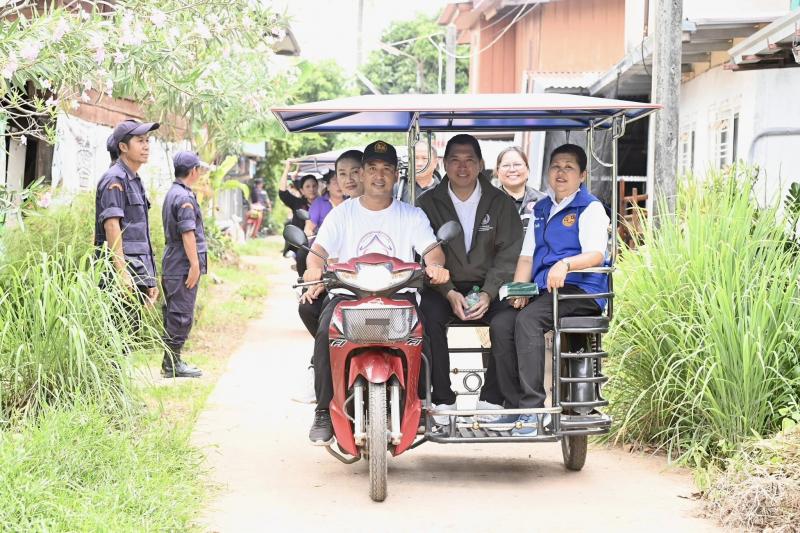 รมว.พม. ลงพื้นที่จ�