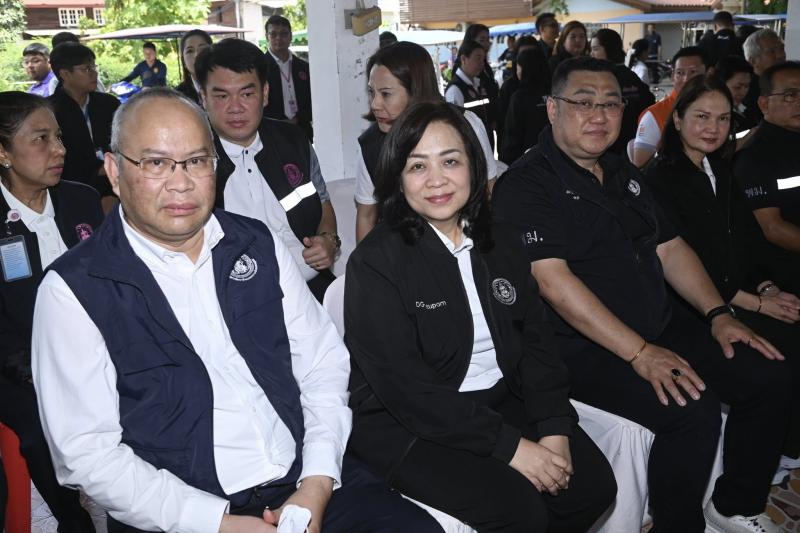 รมว.พม. ลงพื้นที่จ�