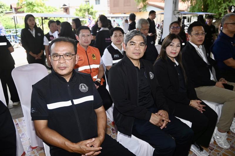 รมว.พม. ลงพื้นที่จ�