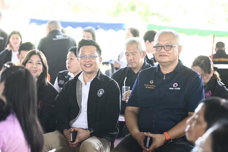 รมว.พม. ลงพื้นที่จ�