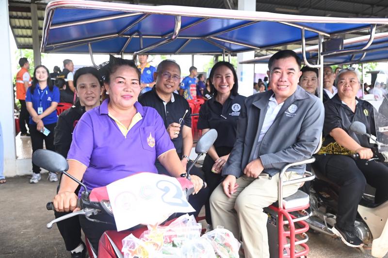 รมว.พม. ลงพื้นที่จ�