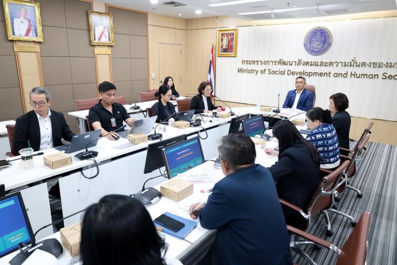 นายอภิชา เลิศพชรก�