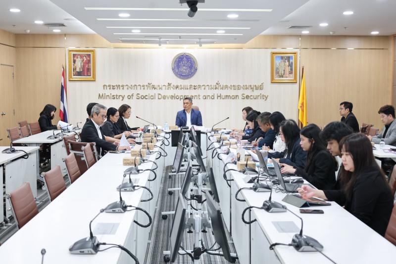 นายอภิชา เลิศพชรก�
