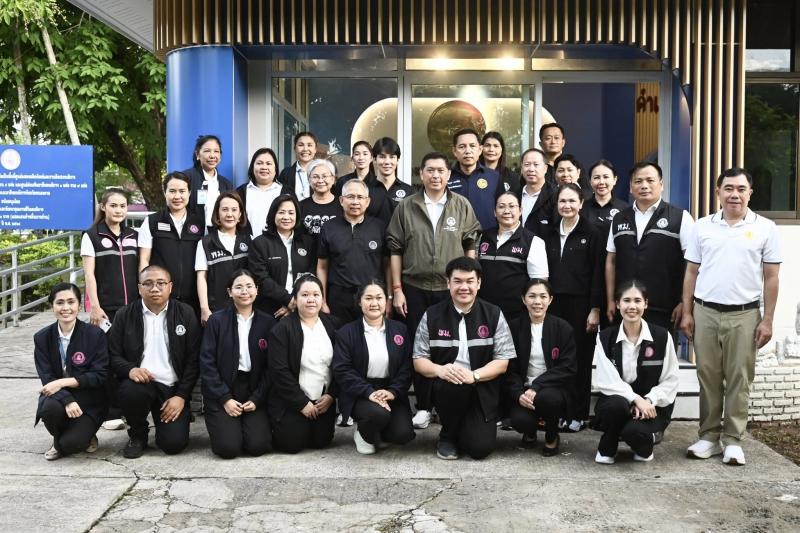 รมว.พม. ลงพื้นที่จ�