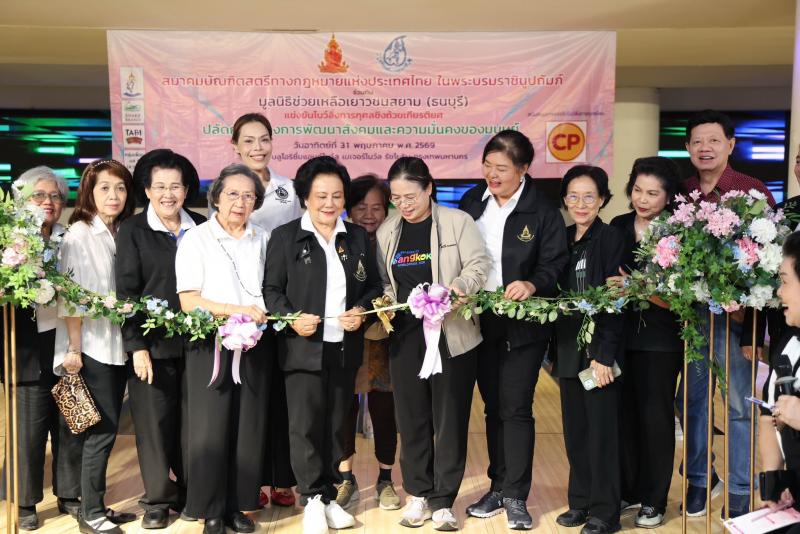 นางเตือนใจ คงสมบั�