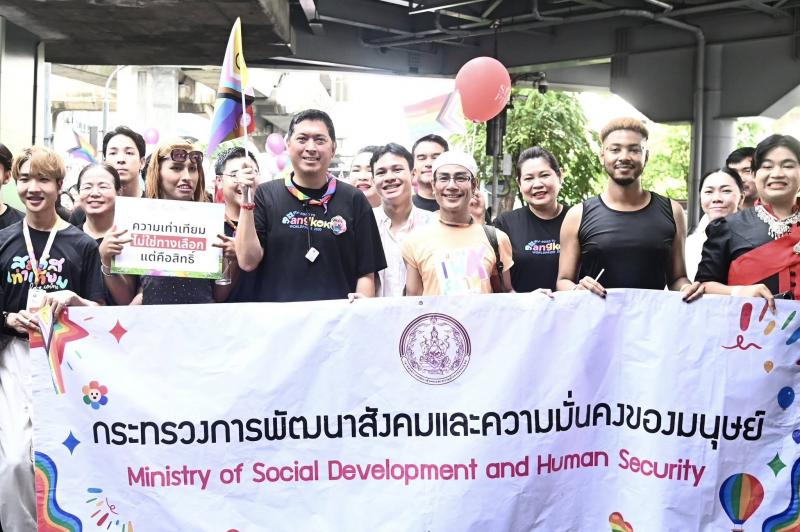 รมว.พม. และนายสุรศ�
