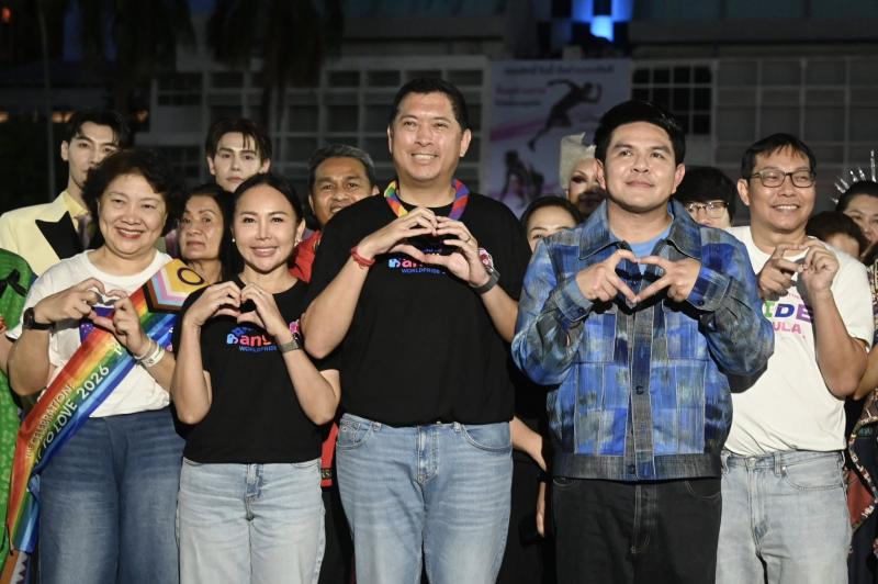 รมว.พม. และนายสุรศ�