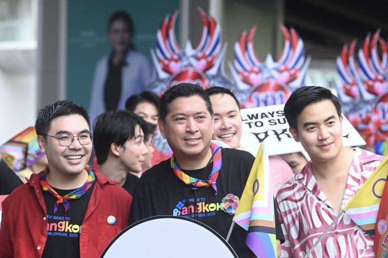 รมว.พม. และนายสุรศ�