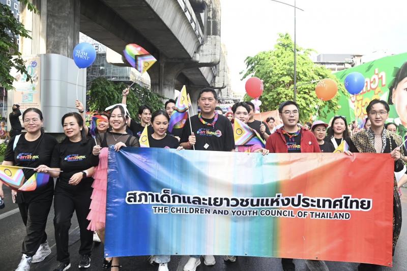รมว.พม. และนายสุรศ�