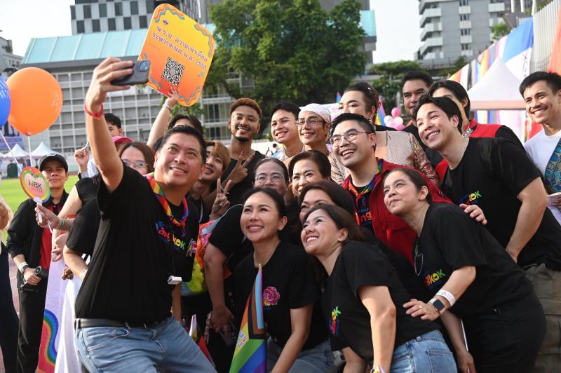 รมว.พม. และนายสุรศ�