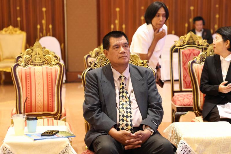 นางสาวนภาพร เมฆาผ�