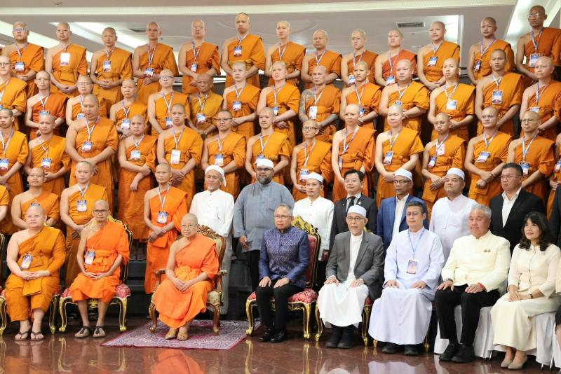 พม. จับมือ มจร - เคร�