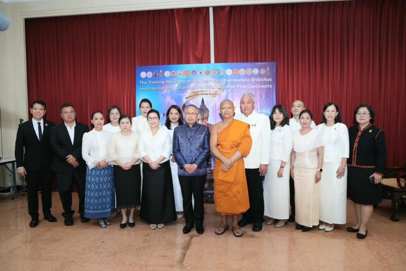 พม. จับมือ มจร - เคร�