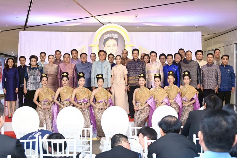 รมว.พม พร้อมด้วย ป�