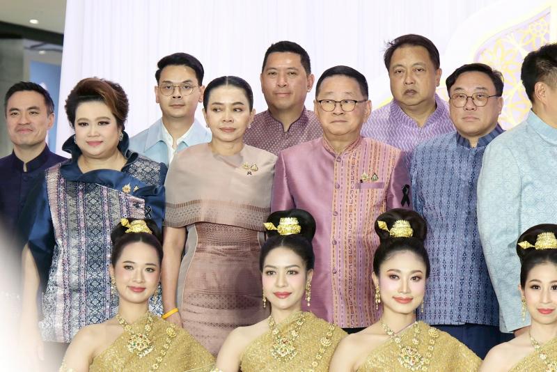 รมว.พม พร้อมด้วย ป�