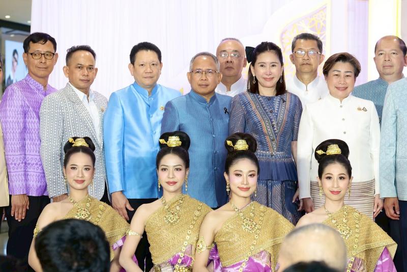 รมว.พม พร้อมด้วย ป�