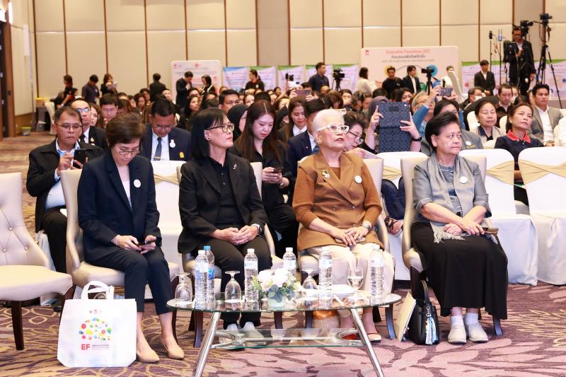 นางเตือนใจ คงสมบั�