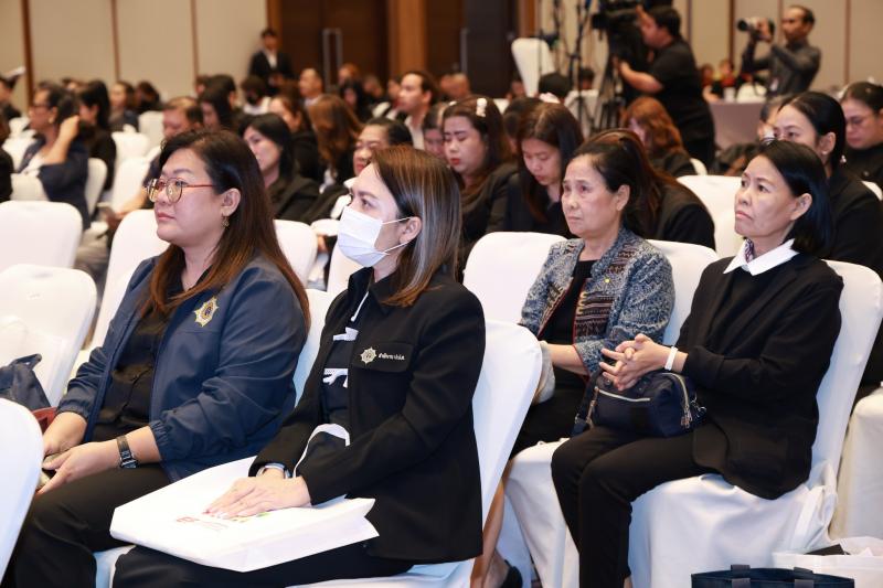 นางเตือนใจ คงสมบั�