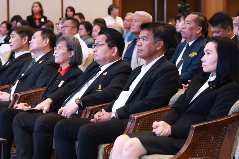 นางเตือนใจ คงสมบั�