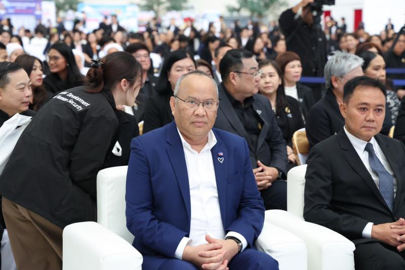 รมว.พม. เป็นประธาน�
