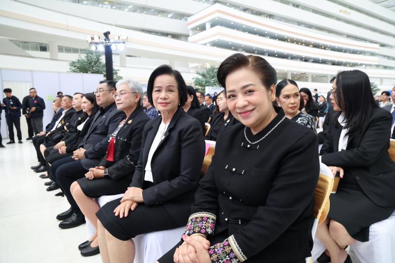 รมว.พม. เป็นประธาน�