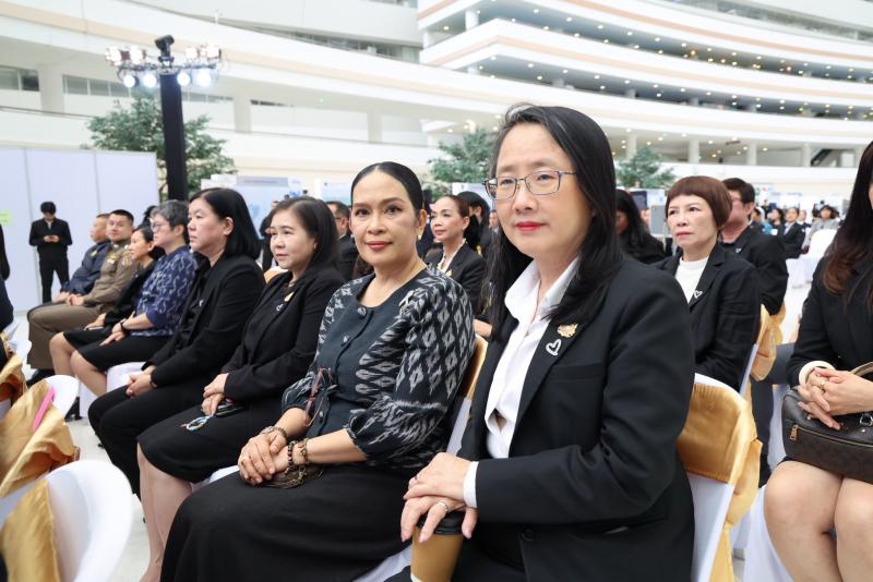 รมว.พม. เป็นประธาน�