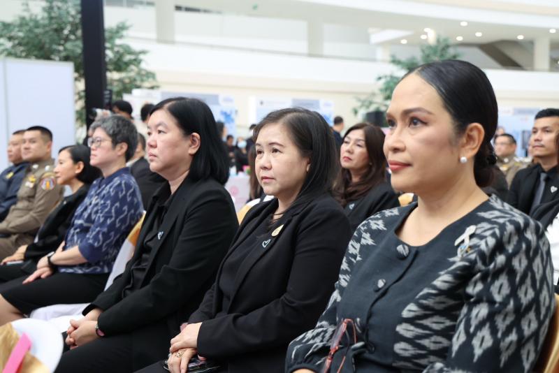 รมว.พม. เป็นประธาน�