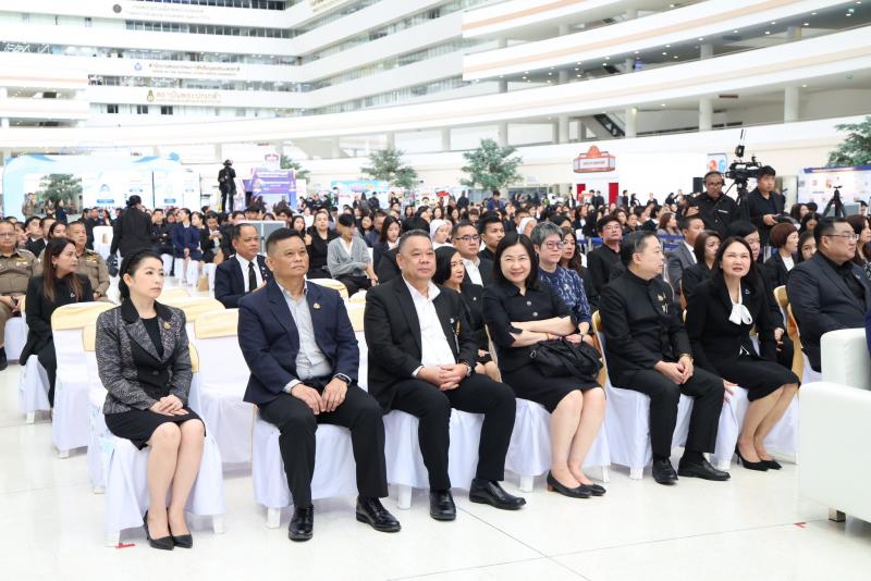 รมว.พม. เป็นประธาน�