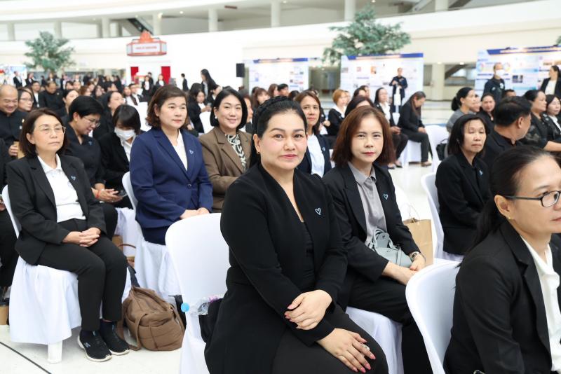 รมว.พม. เป็นประธาน�
