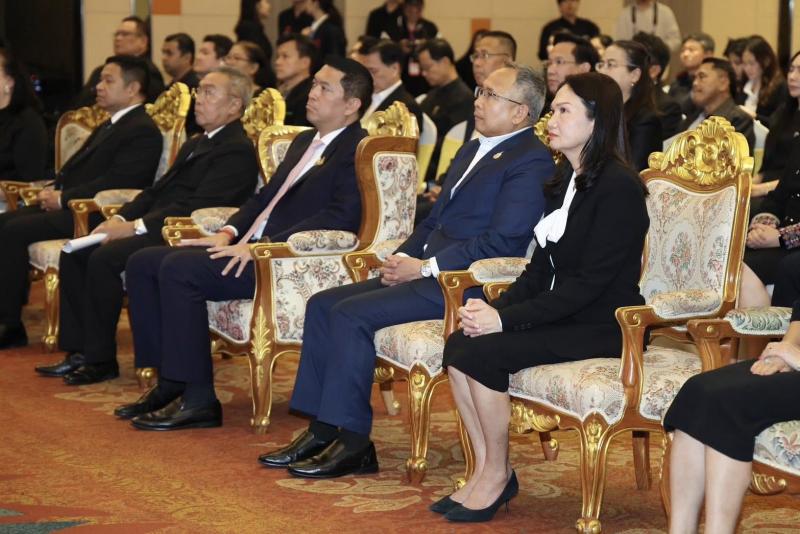 รมว.พม. เป็นประธาน�