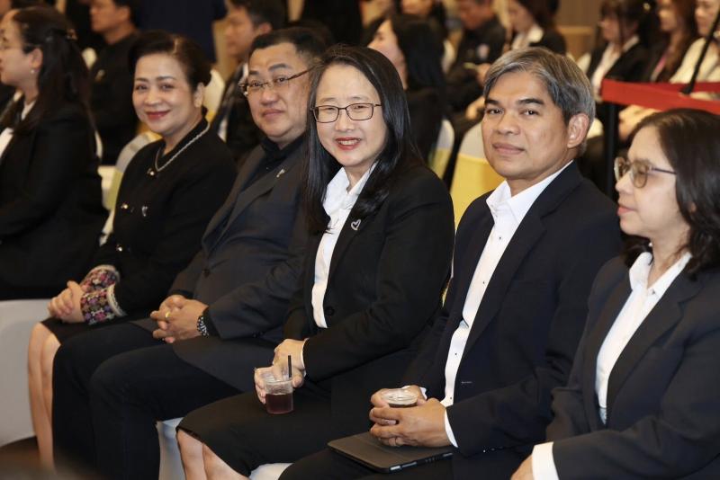 รมว.พม. เป็นประธาน�