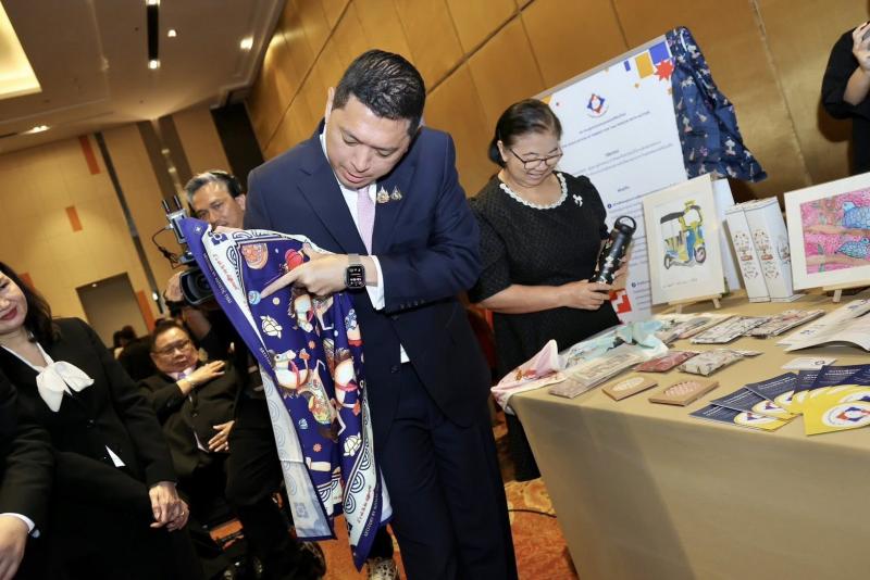รมว.พม. เป็นประธาน�