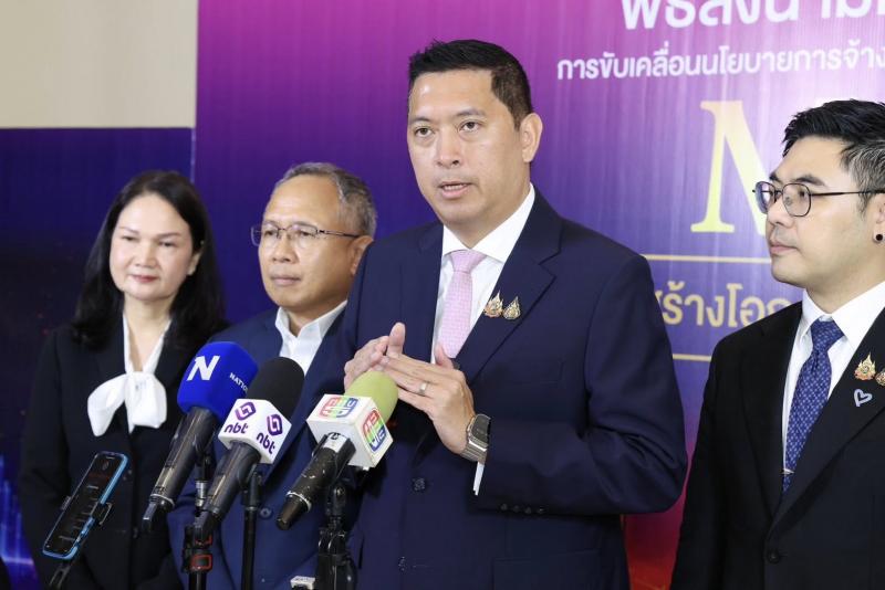 รมว.พม. เป็นประธาน�