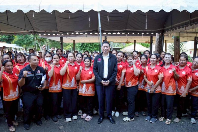 "นิกร" นำทีม พม. �