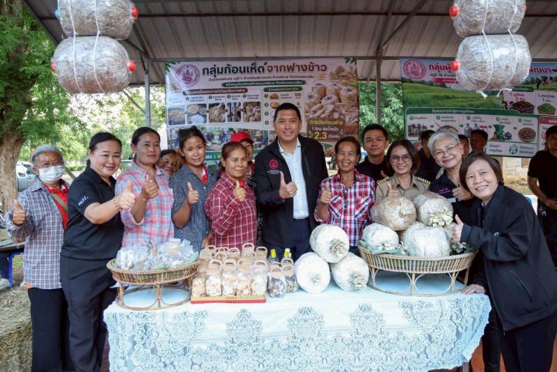 "นิกร" นำทีม พม. �
