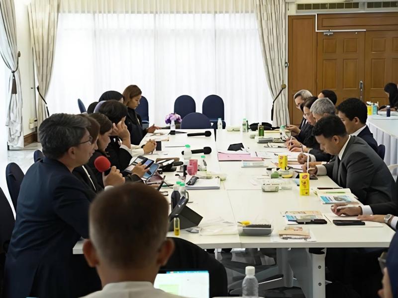 ปลัด พม. มอบหมายให�