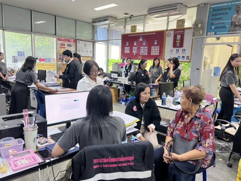 นางวาสนา ทองจันทร�