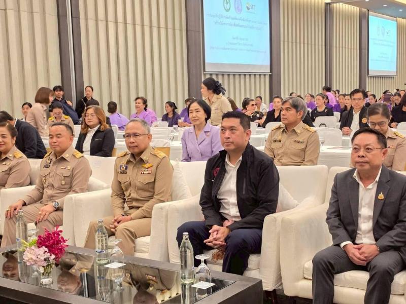 รมว.พม. เป็นประธาน�
